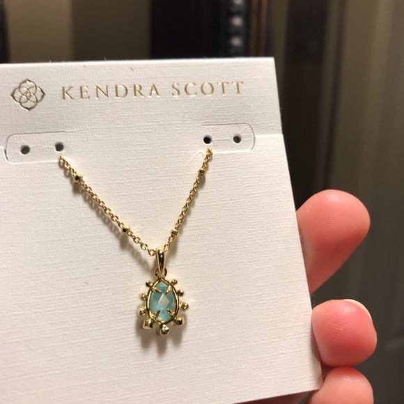 Kendra Scott Gold and Green Pendant Necklace - Picture 3 of 9